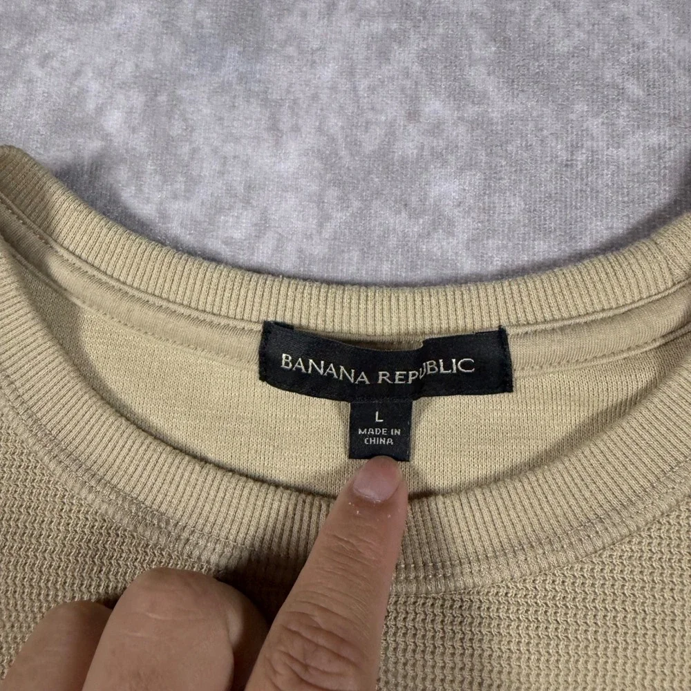 Banana Republic Mens Large Tan Khaki Thermal Knit Long Sleeve Crew Neck Shirt